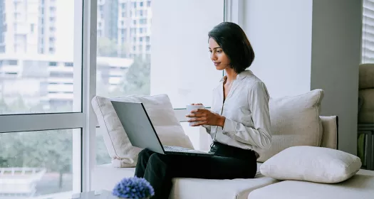 Business woman working on her laptop in a bright atmosphere